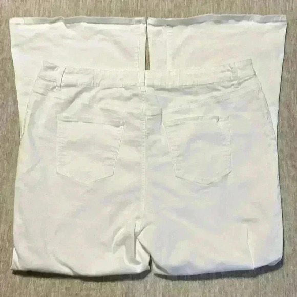 White 24W curvy bell bottoms super wide leg plus sz jeans spring summer Easter - Picture 2 of 3